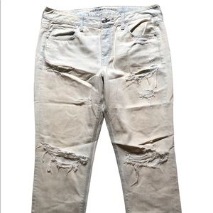 American Eagle Tomgirl White Distressed Jeans size 14